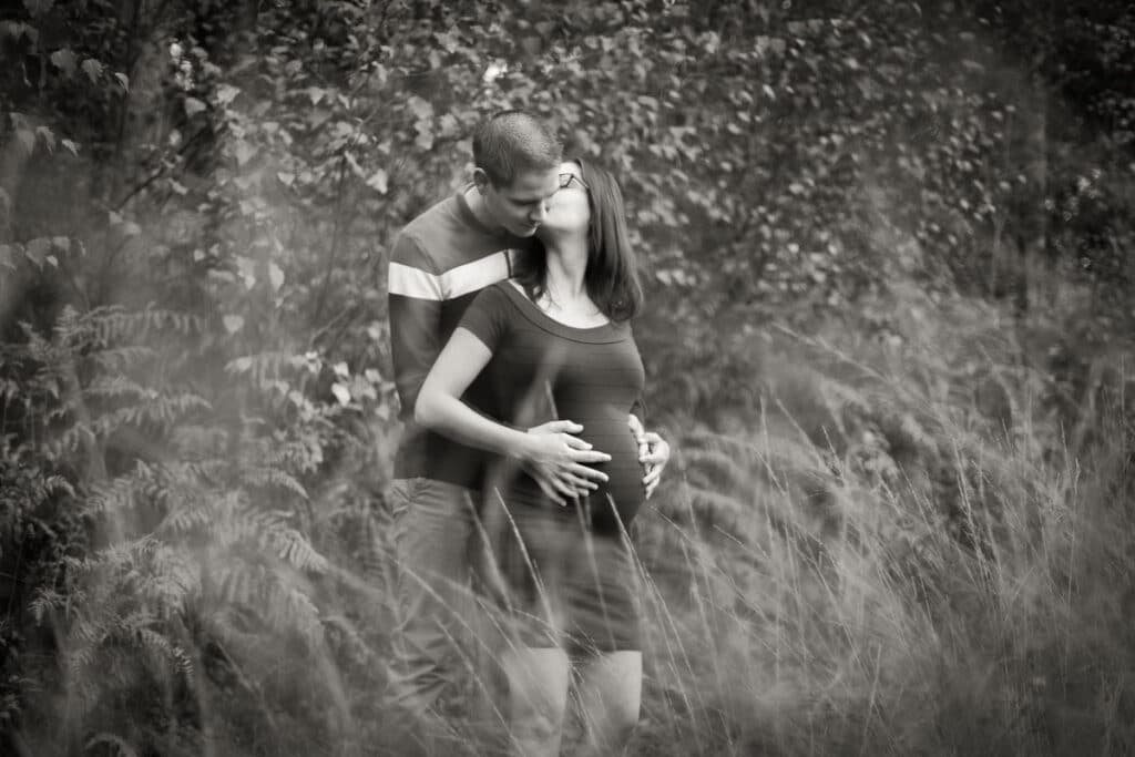 photo de couple en forêt de marchioennes