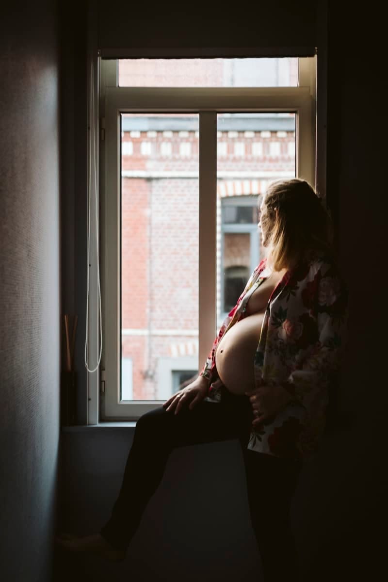 Seance photo maternite a domicile Lille ambiance cocooning