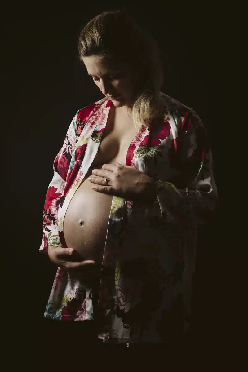 Future maman en kimono fleuri - seance grossesse Lille