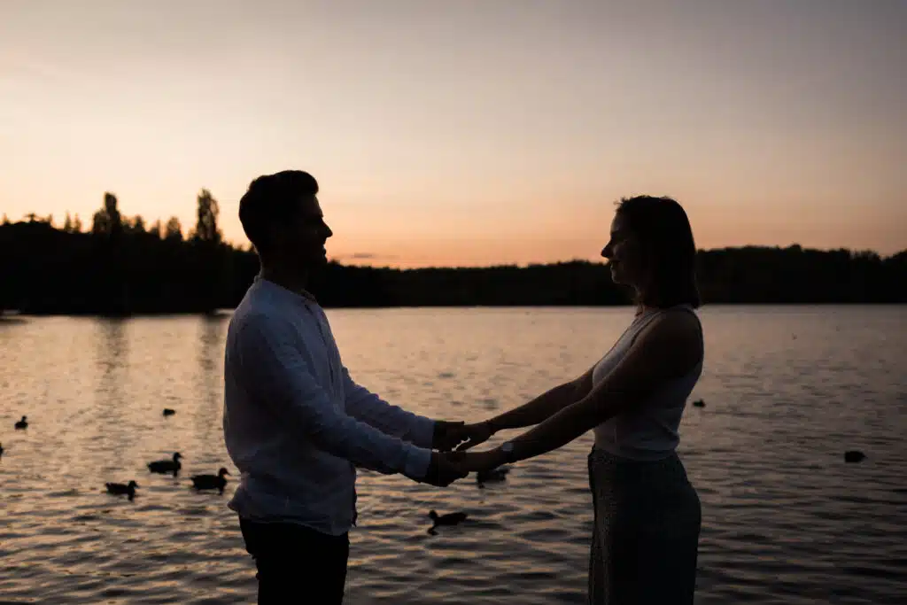 seance photo de couple en exterieur