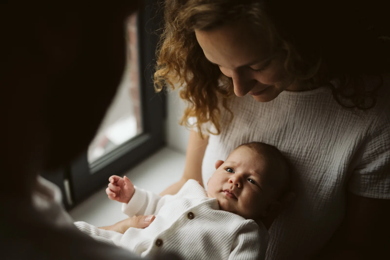 Maman câline bébé serein