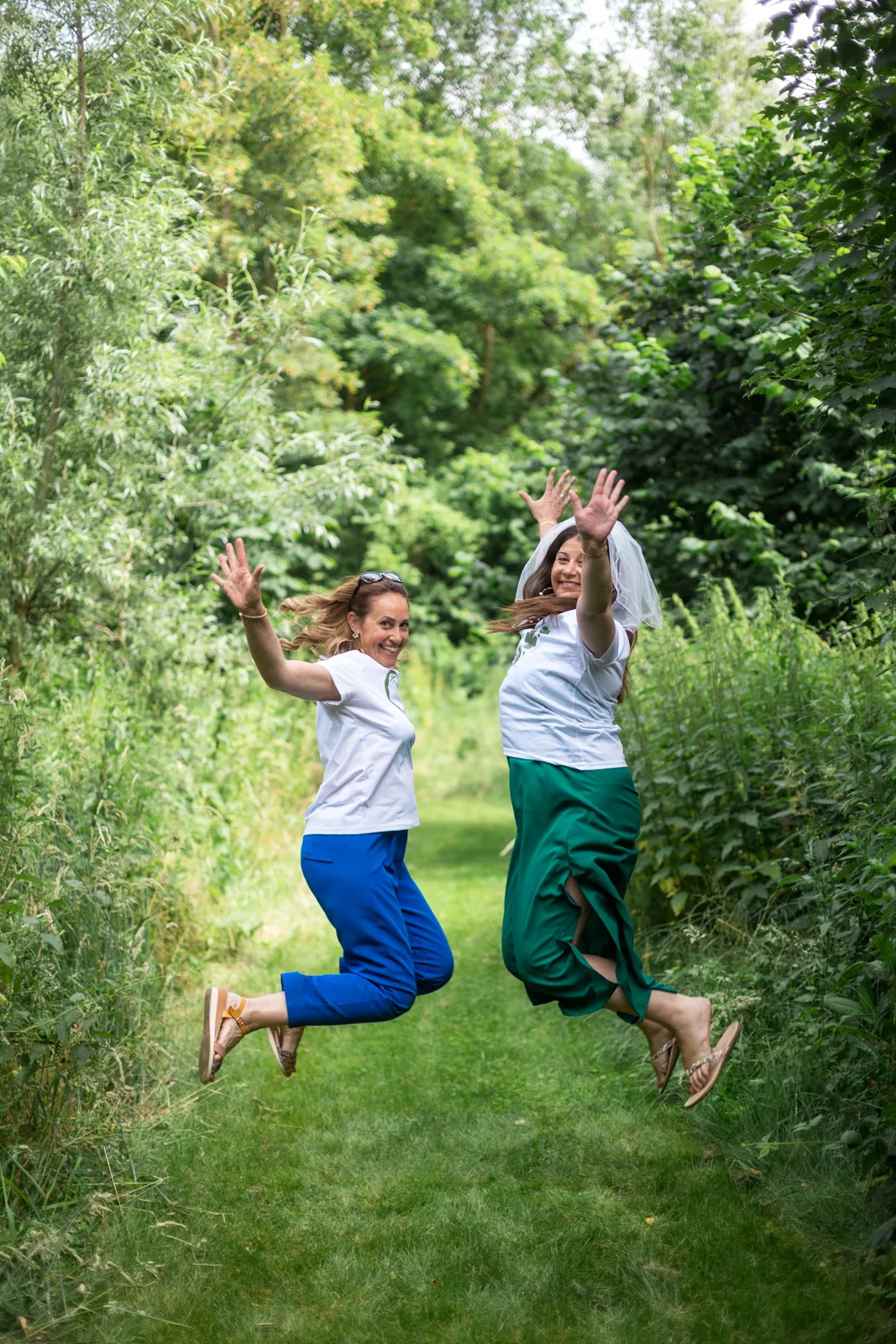 Shooting photo EVJF groupe amies au jardin mosaic