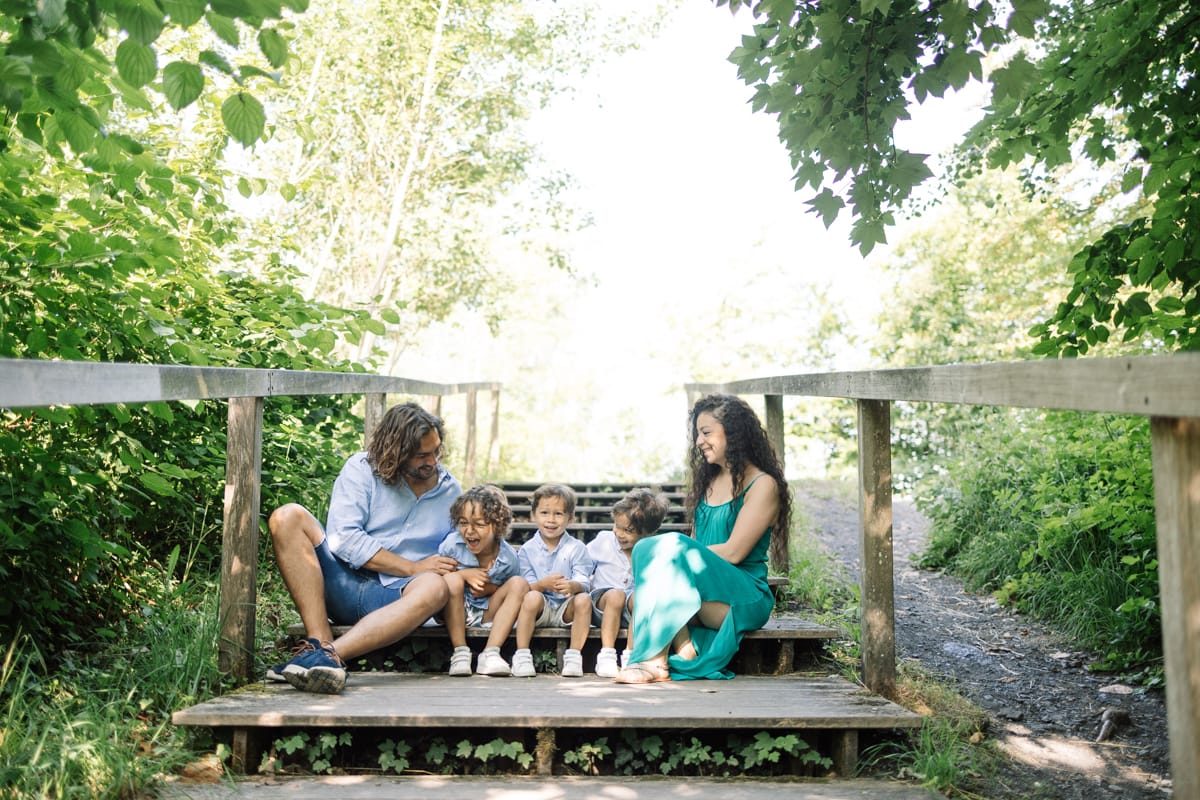Famille sur passerelle en bois — Reportage photo Rieulay