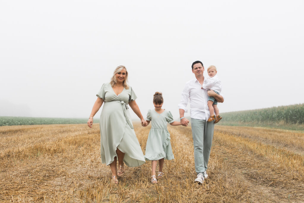 Seance famille exterieur campagne - photographe grossesse Arras