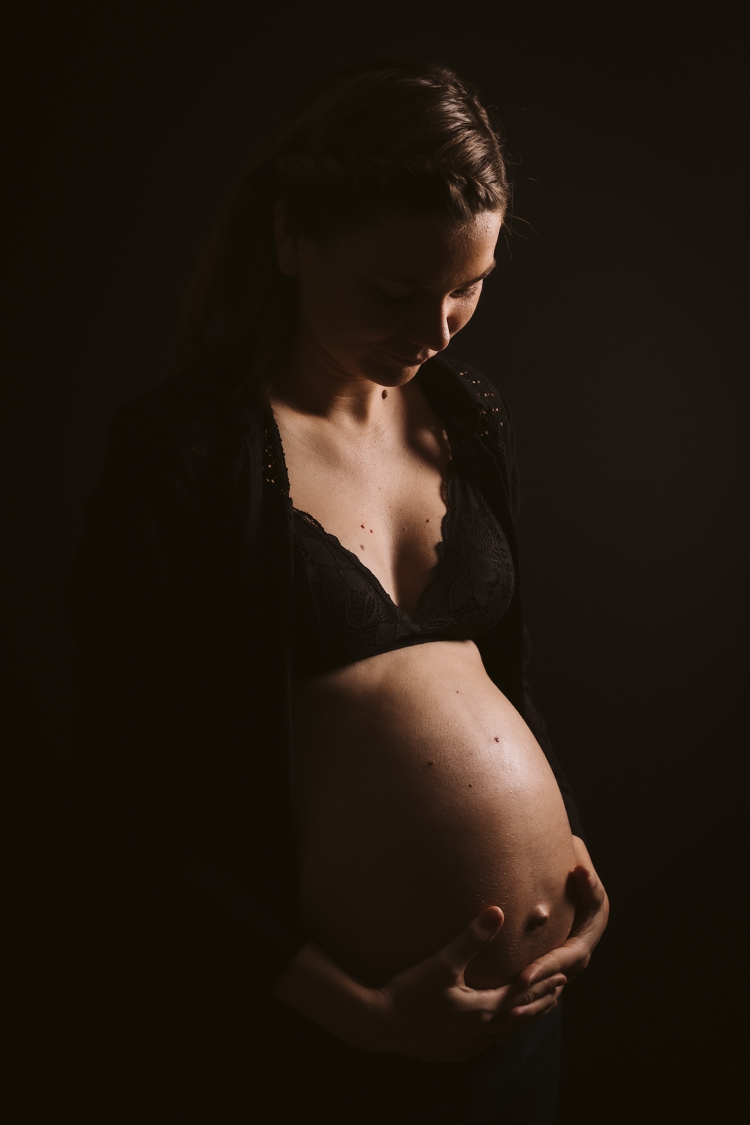 Future maman clair obscur - photographe professionnel grossesse Arras